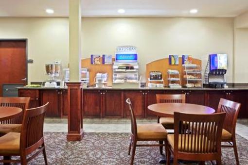 фото отеля Holiday Inn Express Hotel & Suites Seaside - Convention Center