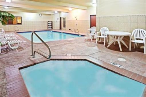 фото отеля Holiday Inn Express Hotel & Suites Seaside - Convention Center