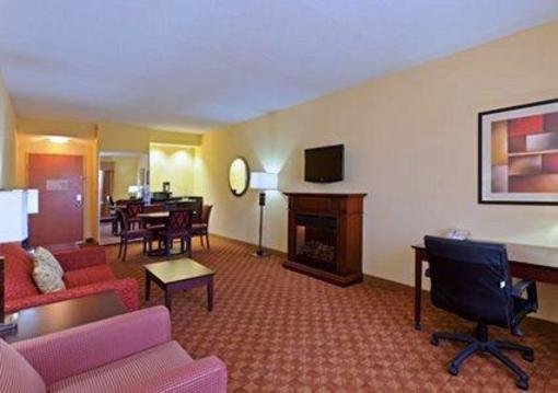 фото отеля Comfort Suites Harbour View