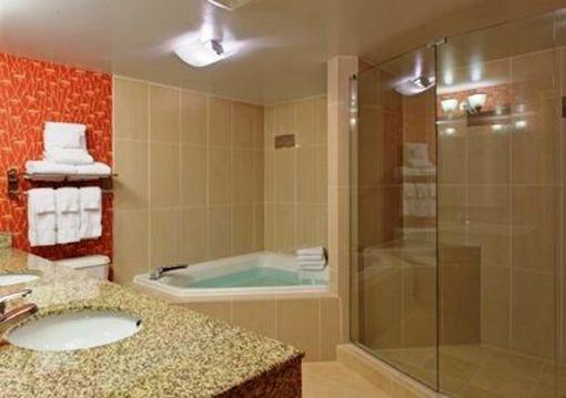 фото отеля Comfort Suites Harbour View
