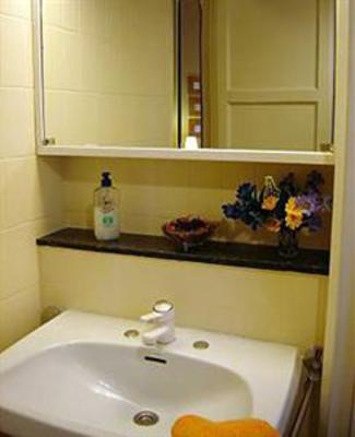фото отеля Ally's Guest House