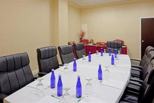 фото отеля Holiday Inn Boston-Dedham Hotel & Conference Center