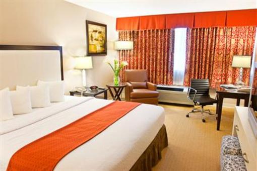 фото отеля Holiday Inn Boston-Dedham Hotel & Conference Center