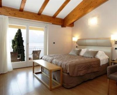 фото отеля Hotel Galvani Torri del Benaco