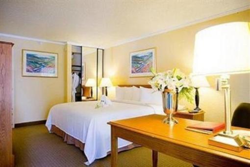 фото отеля Holiday Inn Long Beach Airport Hotel and Conference Center
