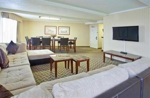 фото отеля Holiday Inn Long Beach Airport Hotel and Conference Center