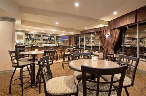 фото отеля Holiday Inn Long Beach Airport Hotel and Conference Center