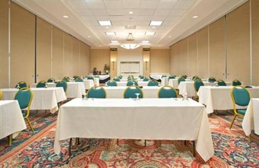 фото отеля Holiday Inn Long Beach Airport Hotel and Conference Center