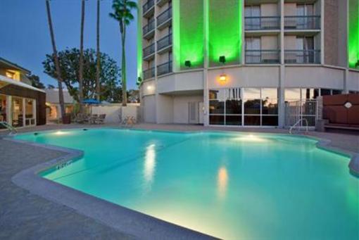 фото отеля Holiday Inn Long Beach Airport Hotel and Conference Center