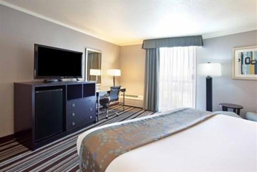 фото отеля Holiday Inn Long Beach Airport Hotel and Conference Center