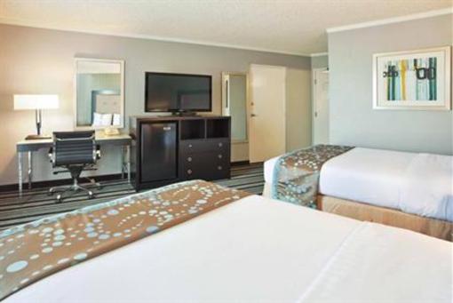 фото отеля Holiday Inn Long Beach Airport Hotel and Conference Center