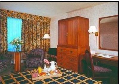 фото отеля Greenwood Inn & Suites