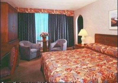 фото отеля Greenwood Inn & Suites