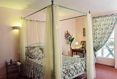 фото отеля Auberge Du Cheval Blanc Hotel Selles-Saint-Denis