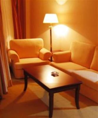 фото отеля Golden Throne Hotel