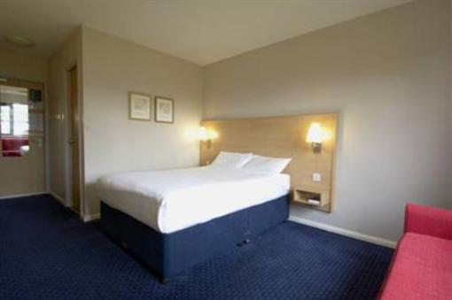 фото отеля Travelodge Phoenix Park