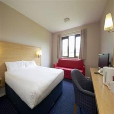 фото отеля Travelodge Phoenix Park