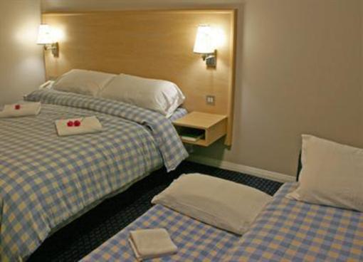 фото отеля Travelodge Phoenix Park