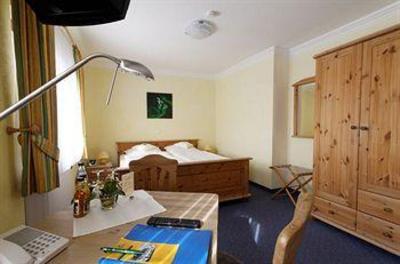 фото отеля Hotel Und Landgasthof Zum Bockshahn Spessart