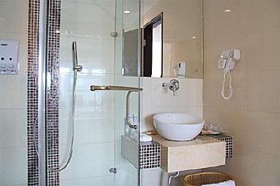 фото отеля Bon-Garden Business Hotel