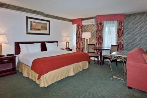фото отеля Holiday Inn Express Red Deer