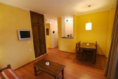 фото отеля Apartamentos Parot Ibiza