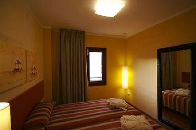 фото отеля Apartamentos Parot Ibiza