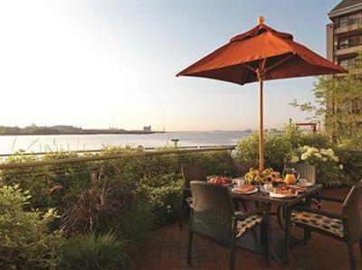 фото отеля Fairmont Battery Wharf