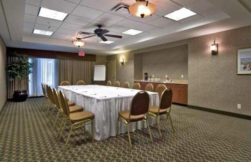 фото отеля Holiday Inn Express and Suites Medicine Hat