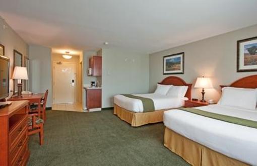 фото отеля Holiday Inn Express and Suites Medicine Hat