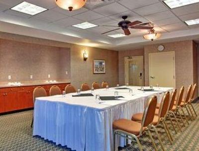 фото отеля Holiday Inn Express and Suites Medicine Hat