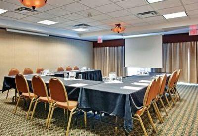 фото отеля Holiday Inn Express and Suites Medicine Hat