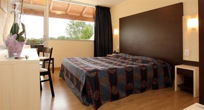 фото отеля Hotel Le Clos Roussillon Vitrac