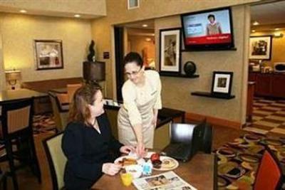фото отеля Hampton Inn & Suites Cedar Rapids - North