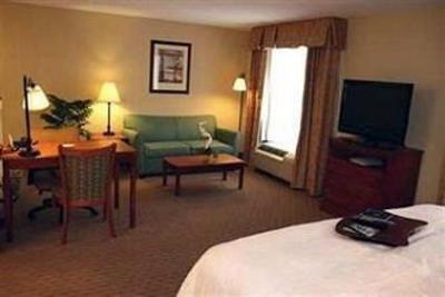 фото отеля Hampton Inn & Suites Cedar Rapids - North