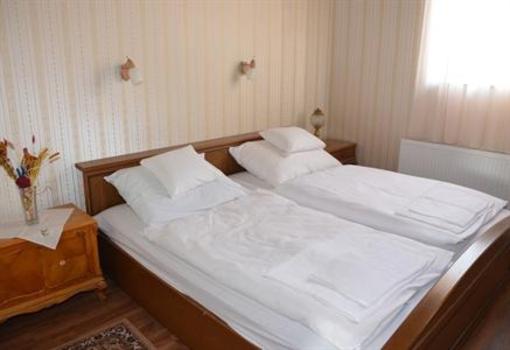 фото отеля Hotel Nyilas Fogadó