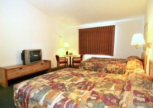 фото отеля Econo Lodge Watertown