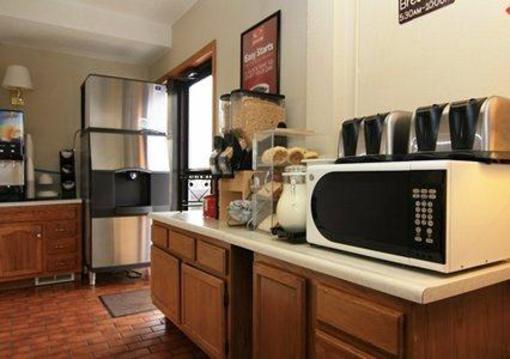 фото отеля Econo Lodge Watertown