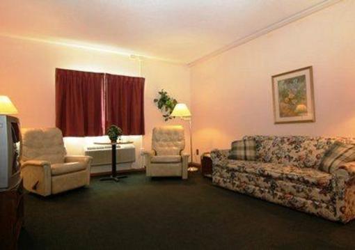 фото отеля Econo Lodge Watertown