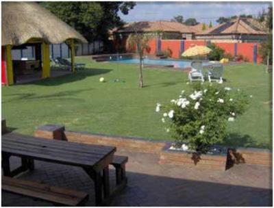 фото отеля Mbizi Backpackers Lodge