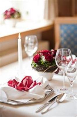 фото отеля Schlosshotel Grosser Gasthof Van Der Valk Ballenstedt