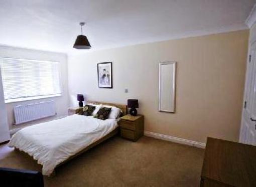 фото отеля Flexi Lets Farnborough