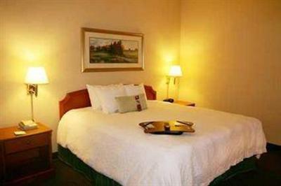 фото отеля Hampton Inn and Suites Newtown