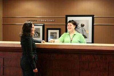 фото отеля Hampton Inn and Suites Newtown