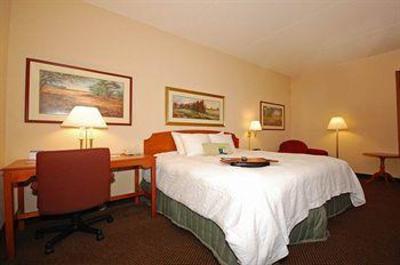 фото отеля Hampton Inn and Suites Newtown