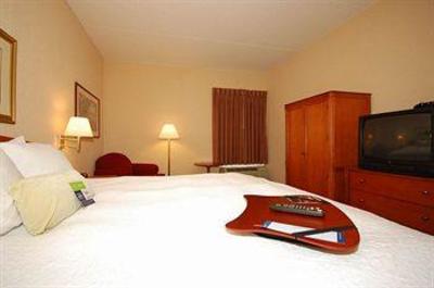 фото отеля Hampton Inn and Suites Newtown