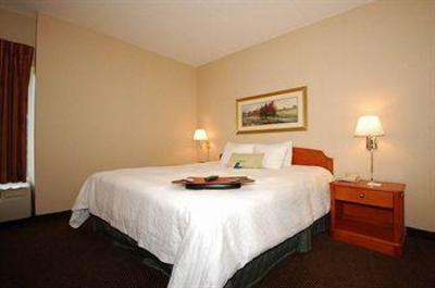 фото отеля Hampton Inn and Suites Newtown
