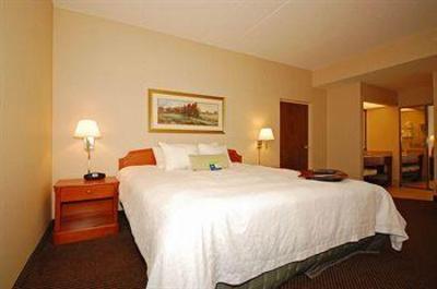 фото отеля Hampton Inn and Suites Newtown