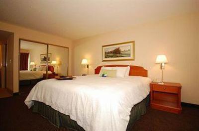 фото отеля Hampton Inn and Suites Newtown