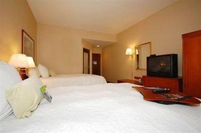 фото отеля Hampton Inn and Suites Newtown